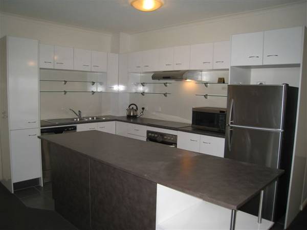 Fully Furnished 2 Bedder in FV4006 Picture 3