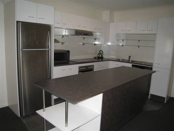 Fully Furnished 2 Bedder in FV4006 Picture 3