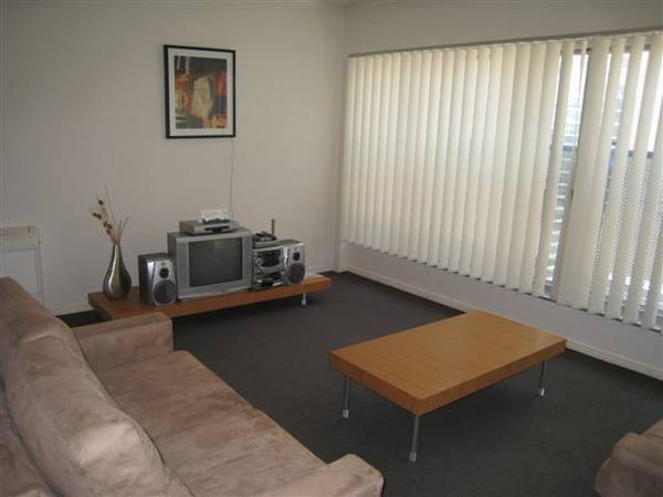 Fully Furnished 2 Bedder in FV4006 Picture 1