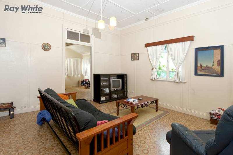 SOLD BY JORON TRUONG - CONTACT AGENT FOR SIMILAR LISTINGS Picture 2