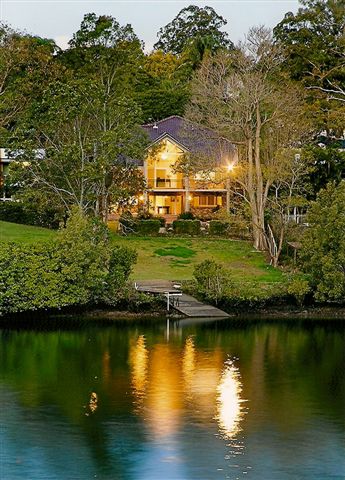 Extraordinary Riverfront Family Living Picture 3