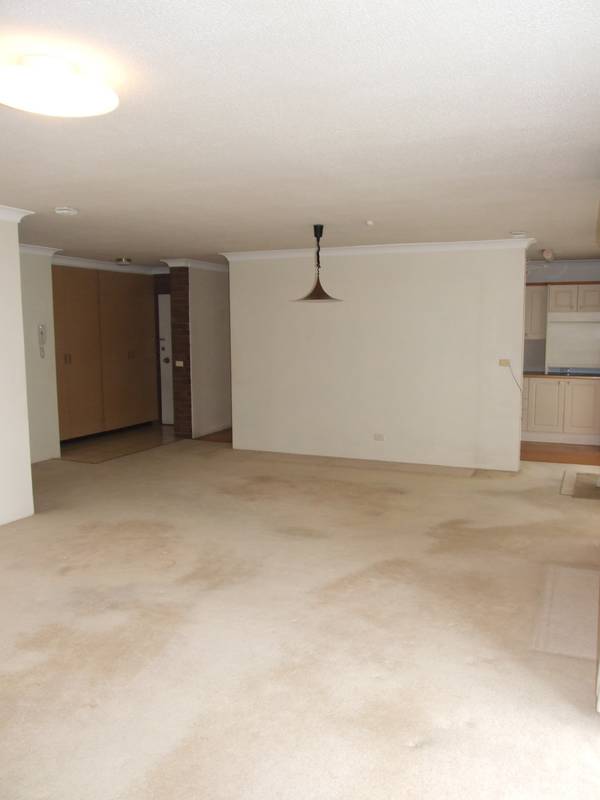 LIVING LARGE Picture