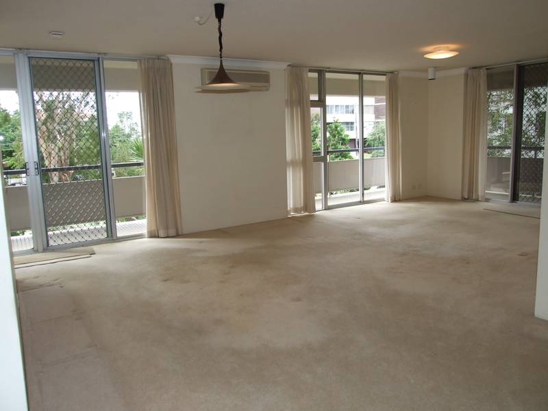 LIVING LARGE Picture 1