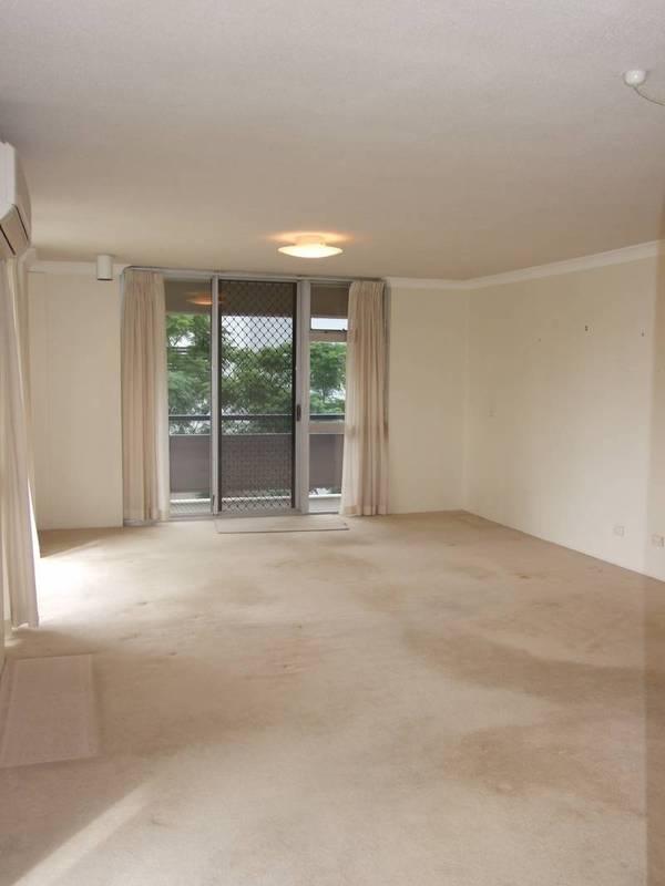 LIVING LARGE Picture