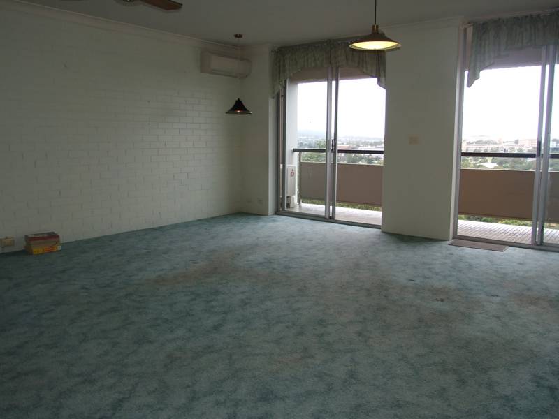 QUIET COMPLEX WITH RIVER & MOUNTAIN VIEWS Picture