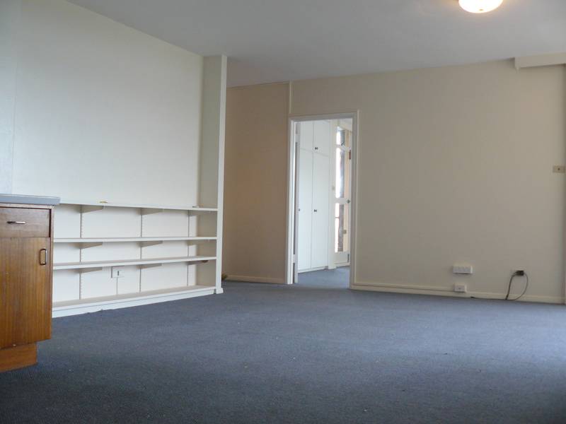 RENOVATED 2 BED WITH CITY VIEWS IN TORBRECK! Picture