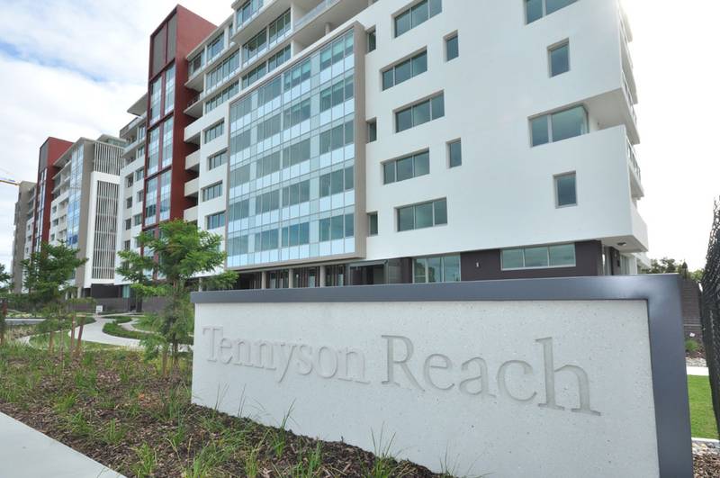 BREATHTAKING RIVER VIEWS, FURNISHED OR UNFURNISHED ITS UP TO YOU !! Picture 1