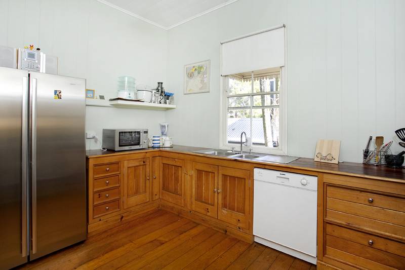 ANOTHER SOLD BY KAREN PIERCE - FOR MORE INFORMATION CALL
0414
477 303 Picture 3