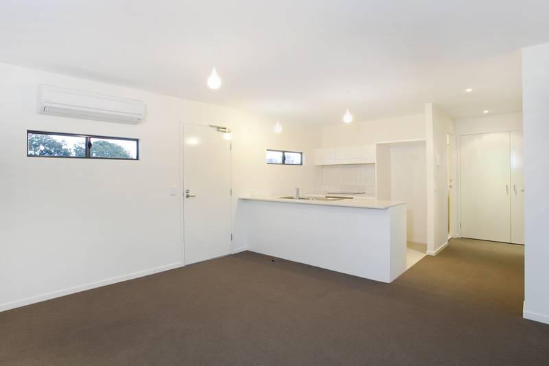 BRAND NEW WEST END SL8 BUILDING CHIC WITH AMAZING CITY VIEWS Picture 1