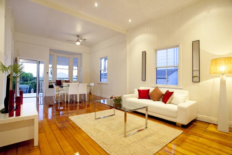 IF YOU THINK HAMILTON IS EXPENSIVE...THINK AGAIN!!! CHEAPEST HOUSE IN THE SUBURB! Picture 2