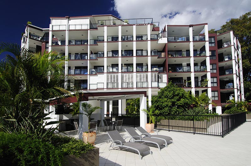 SOPHISTICATED EXECUTIVE STYLE PENTHOUSE WITH UNBELIEVABLE VIEWS - PRICE SLASHED, NOW ONLY $1.5 million. Open on 6th Marc Picture 3