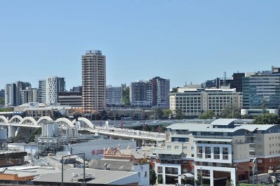 ITS MASSIVE -- GREAT VALUE AND IT SOLD UNDER THE HAMMER Picture ITS MASSIVE -- GREAT VALUE AND IT SOLD UNDER THE HAMMER Picture