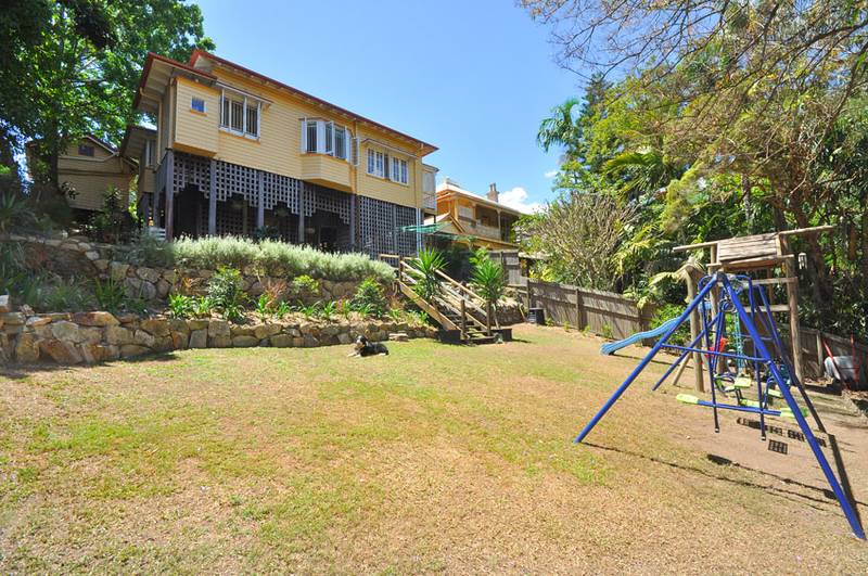 Highgate Hill Classic - 1930's Queenslander Lovingly Maintained - UNDER CONTRACT Picture 2