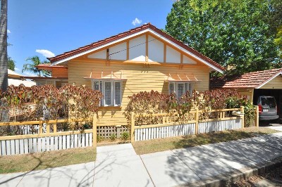 Highgate Hill Classic - 1930's Queenslander Lovingly Maintained - UNDER CONTRACT Picture