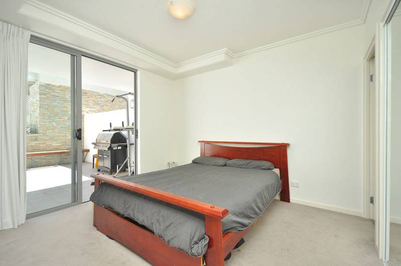 "EVEN IF THE FOX GETS YOU...YOU'LL STILL MAKE IT HOME". Picture 3