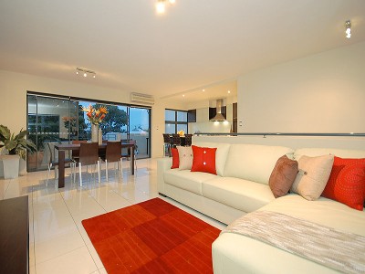 AMAZING ROOF TOP APARTMENT WITH AMAZING VIEWS TO THE CITY! Picture
