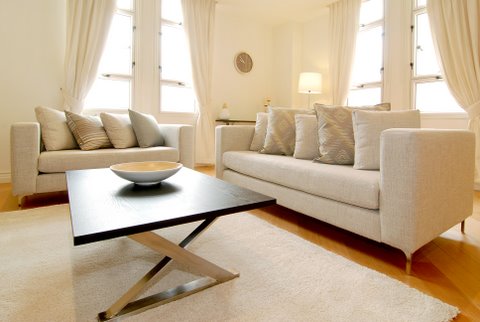 Spectacular & Beautifully Presented Luxury CBD Residence Picture 2