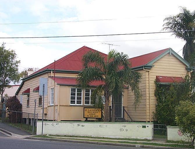 INNER CITY COLONIAL AWAITS YOUR FLAIR. Picture 1