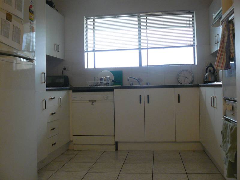 2 BED, 2 BATH, 2 CAR - QUIET BEAUTIFUL PRIVATE OUTLOOK Picture 2