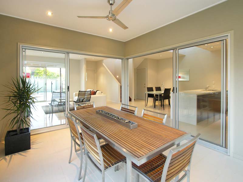 EXECUTIVE RESIDENCE! Picture 2