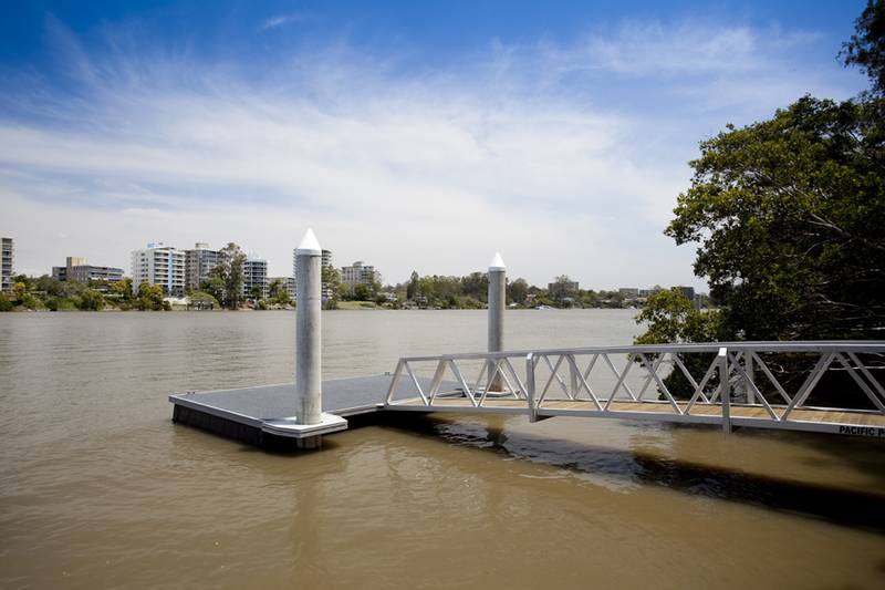 Absolute Riverfront - Absolutely Brand New Luxury Home. SOLD UNDER THE HAMMER! Picture 3