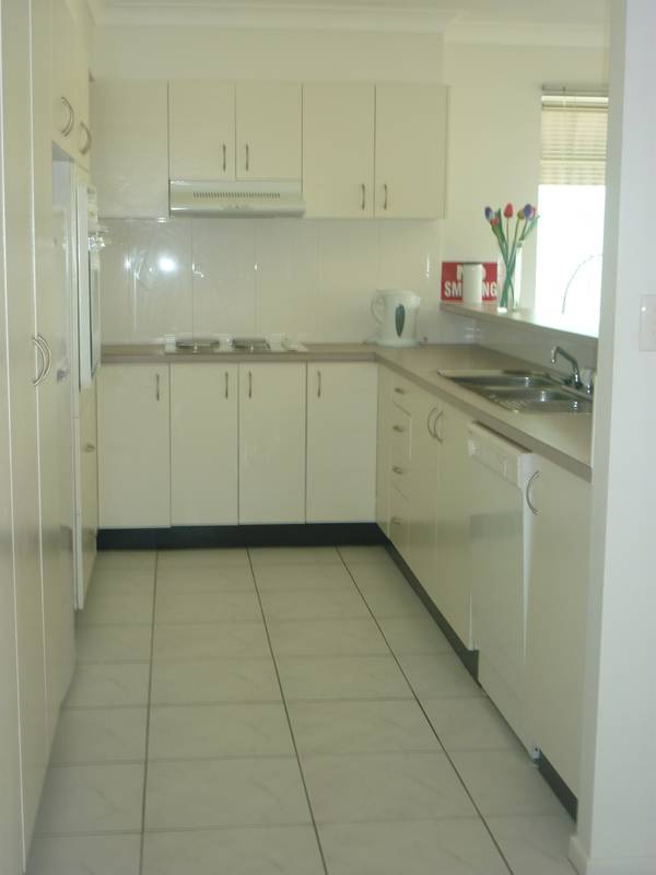 PRIVATE & FURNISHED UNIT Picture 3