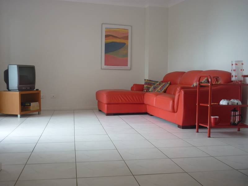 PRIVATE & FURNISHED UNIT Picture 1