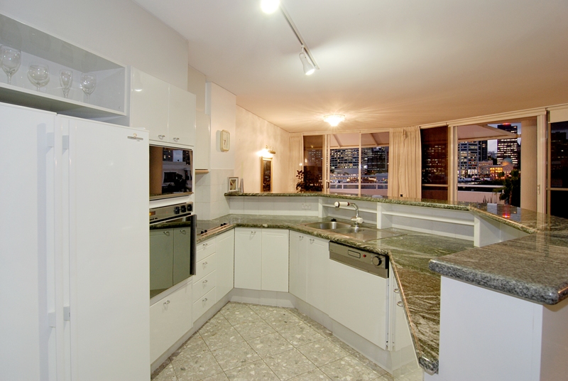 BIG, BOLD & BEAUTIFUL - SOLD FOR A RECORD PRICE BY BRENT COMPTON Picture 3