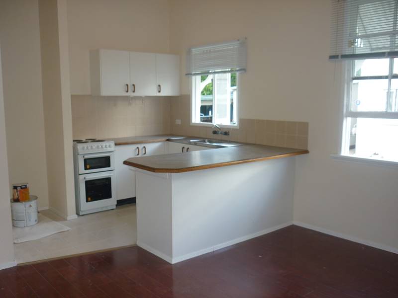 CUTE RENOVATED COTTAGE - CLOSE TO GABBA Picture 1