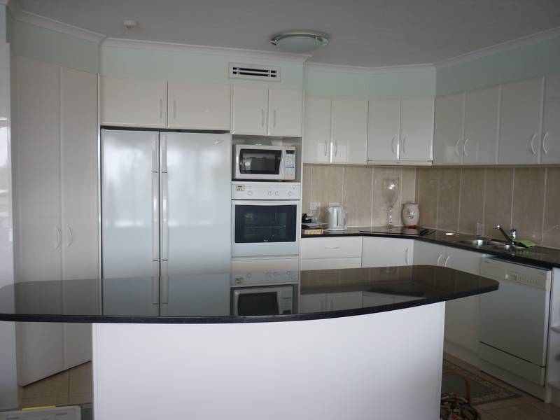 FABULOUS SOUTH BANK LIFESTYLE AWAITS! Picture 1