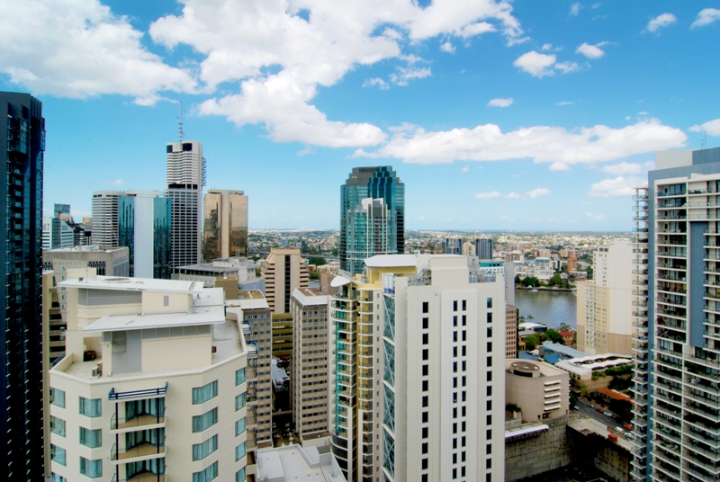 IDEAL LOCATION, GREAT VIEWS & STYLISH LIVING! Picture 3