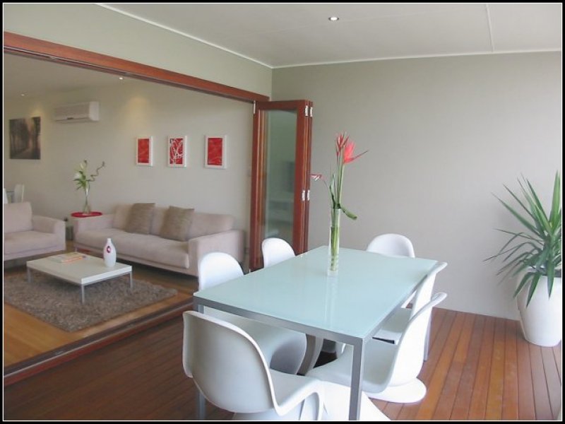 FULLY FURNISHED - 2 MIN WALK TO JAMES ST PRECINCT Picture 2