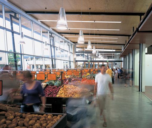 FULLY FURNISHED - 2 MIN WALK TO JAMES ST PRECINCT Picture 1