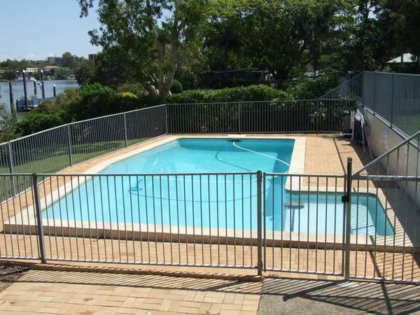 RIVERFRONT RENOVATOR - FANTASTIC POSITION Picture 3