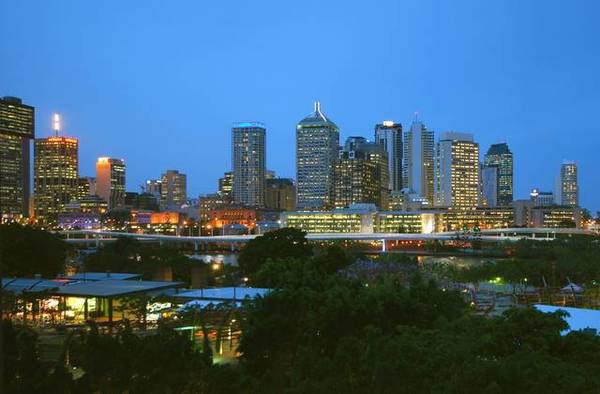 "LIFESTYLE LIVING PENTHOUSE STYLE IN SOUTH BANK!" Picture 1