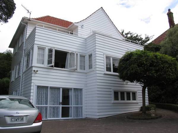 A Comanding Home Picture 2