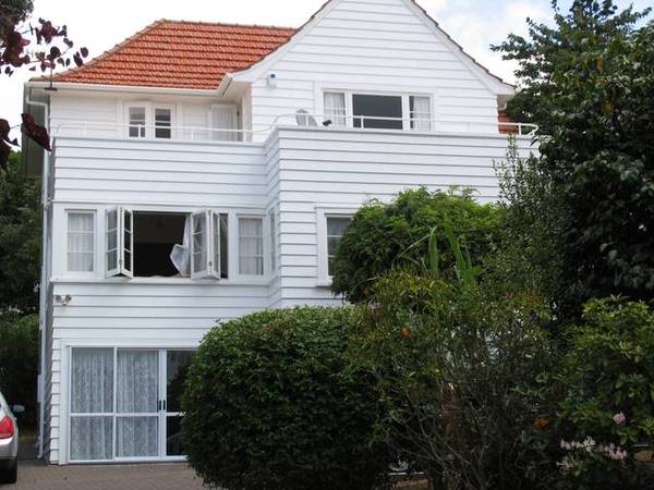 A Comanding Home Picture 1