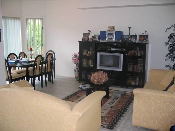 6 MONTH LEASE ONLY!!! Beautifully Presented Picture 3