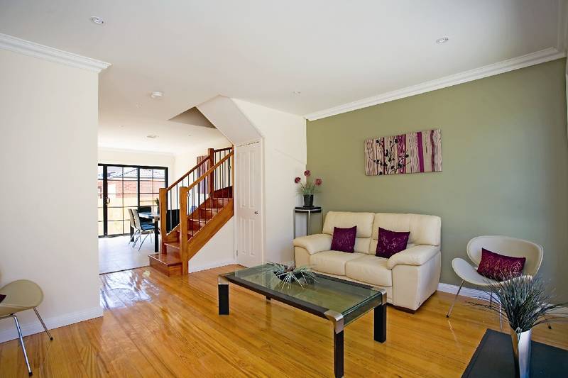 Neat Townhouse Picture 2