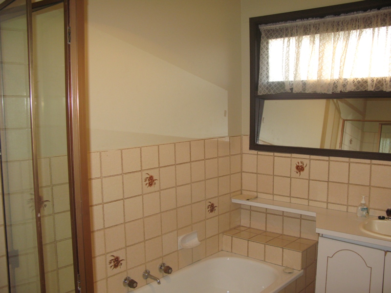 Big four bedroom in sought after location Picture 3