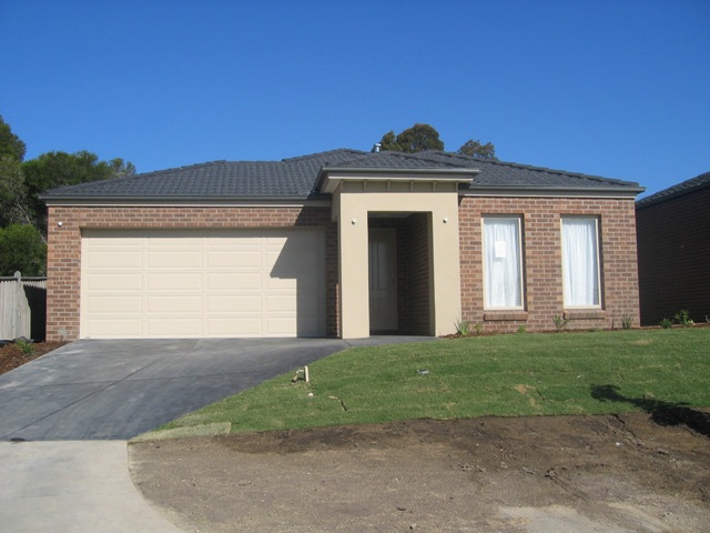 Stunning almost new home - Dont miss out Picture 1