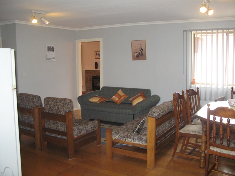 Come and make yourselves at home Picture 3