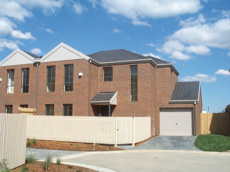 Executive Sytle Townhouse Picture 1