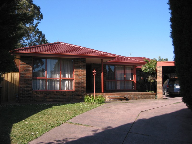 Lovely 4 Bedrooom in prime location Picture 1