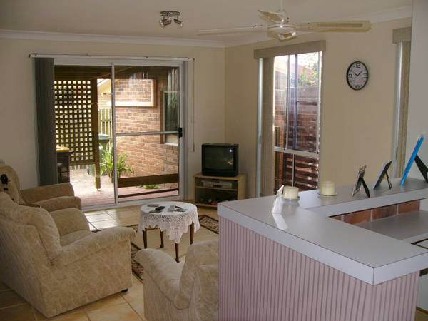 DELIGHTFUL HOME WITH LOADS OF POTENTIAL Picture 3