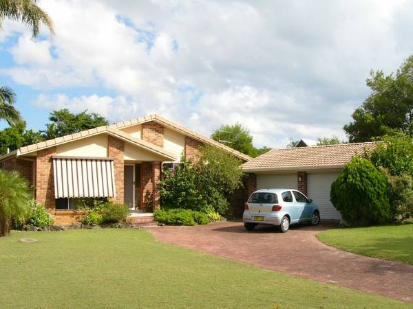 DELIGHTFUL HOME WITH LOADS OF POTENTIAL Picture 1