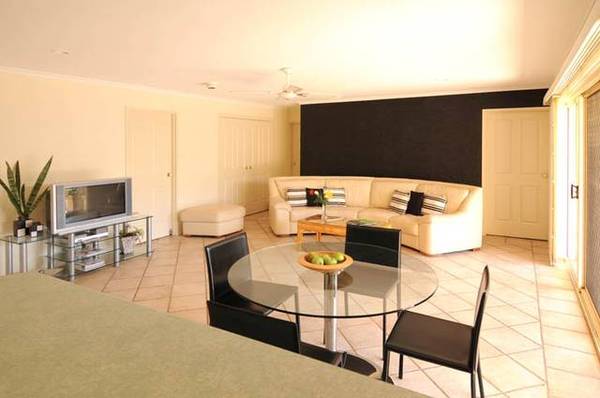 ROOM TO BLOOM Picture 3