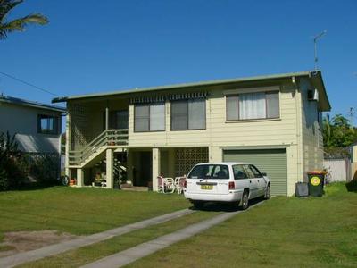 SOLID HOME UNDER $330,000, CENTRALLY LOCATED Picture SOLID HOME UNDER $330,000, CENTRALLY LOCATED Picture