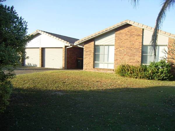 14 Mariners Way, Yamba Picture 1