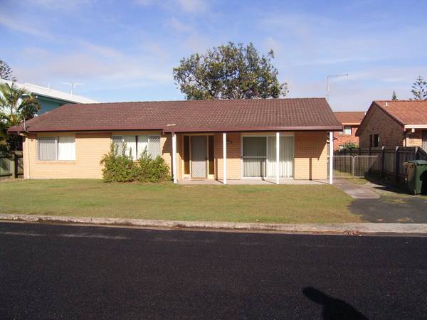 17 Harwood Street, Yamba Picture 1